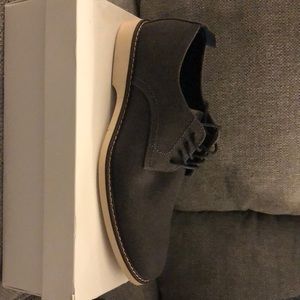 Public Opinion. Men’s shoes. Size 8